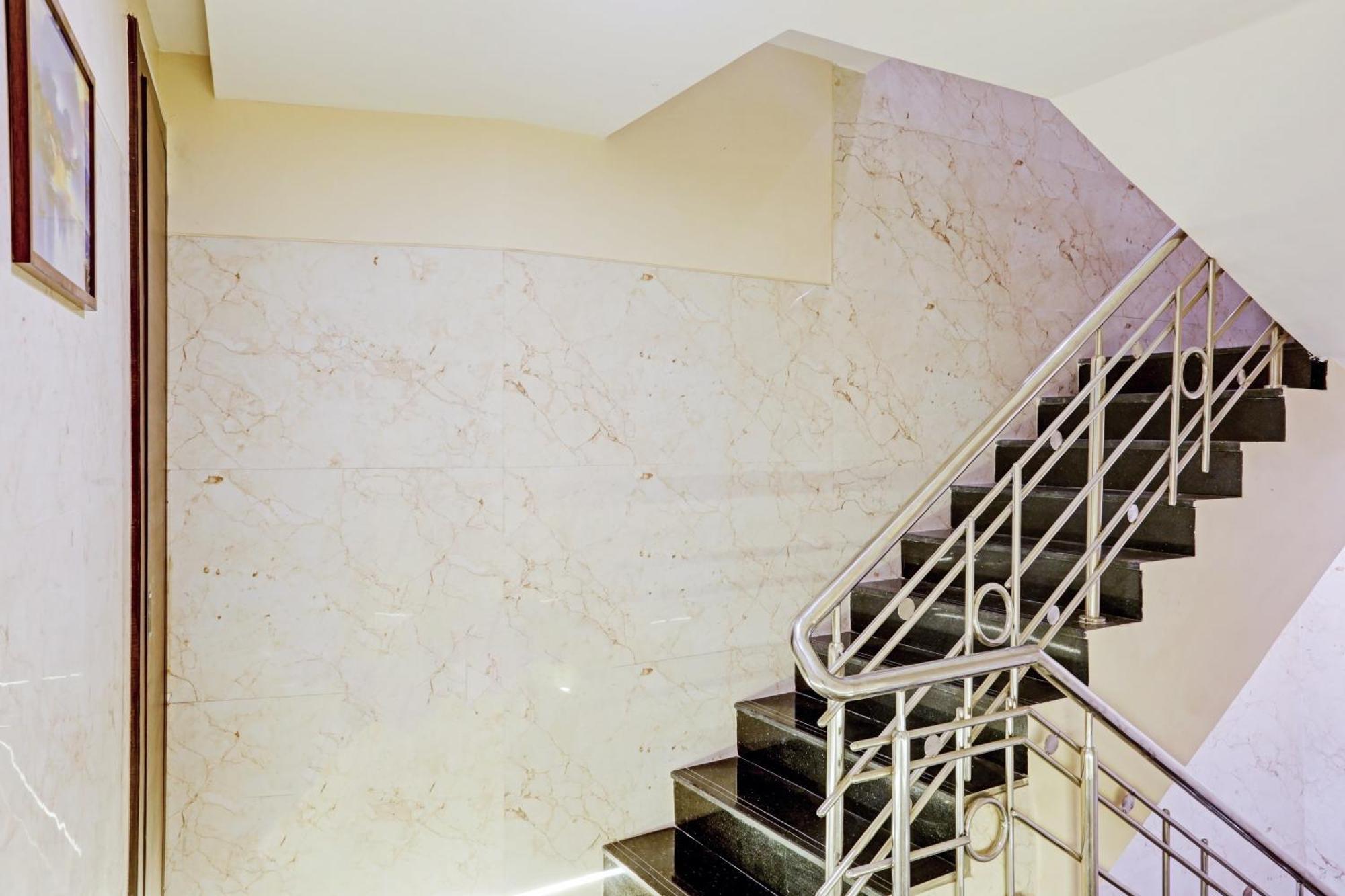 Capital O 80951 Hotel Vertigo Suite Βομβάη Εξωτερικό φωτογραφία